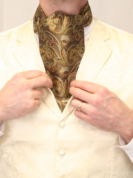 How to Tie a Slipknot-Style Ascot